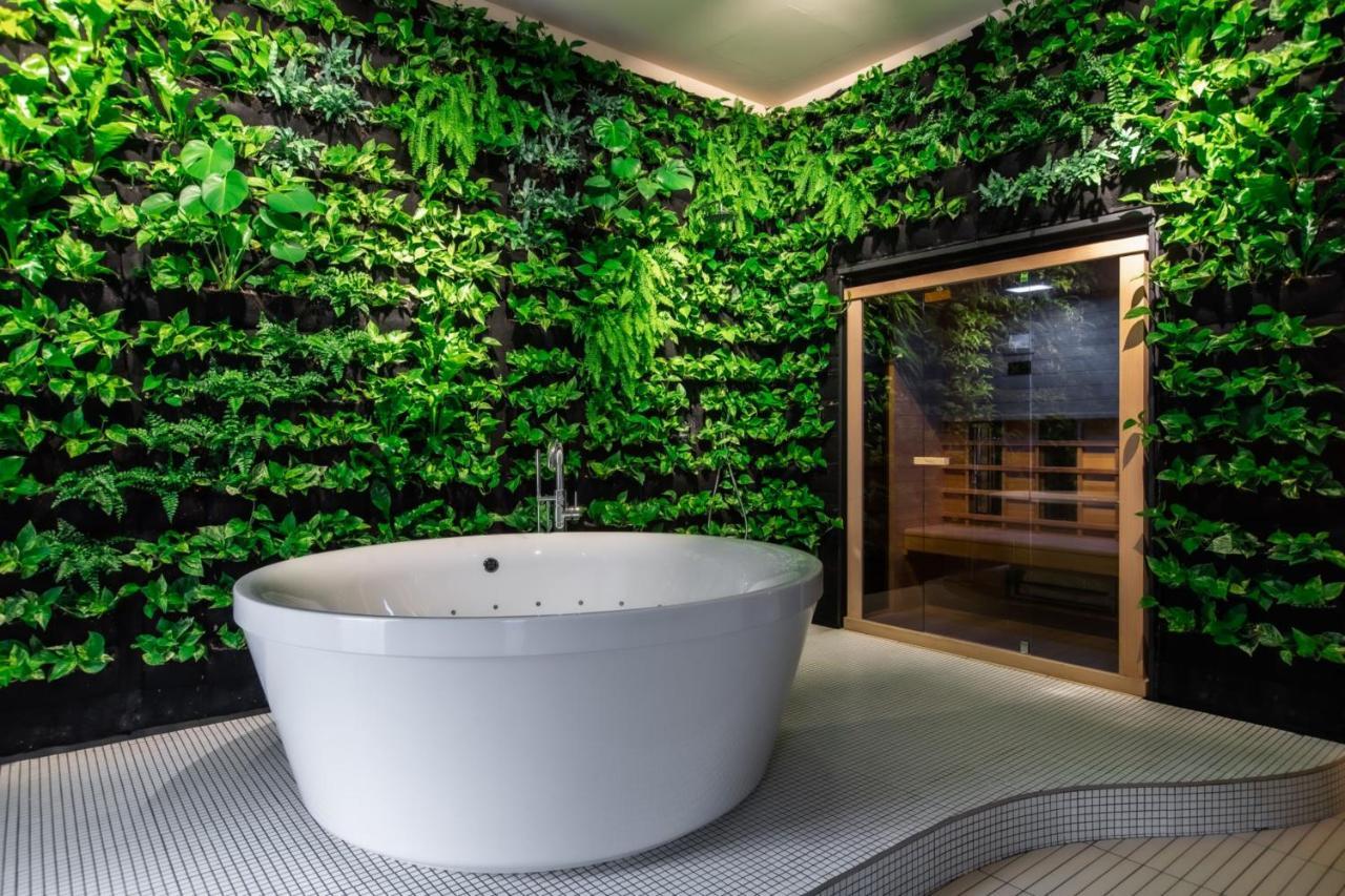 King Suite Spa Bath